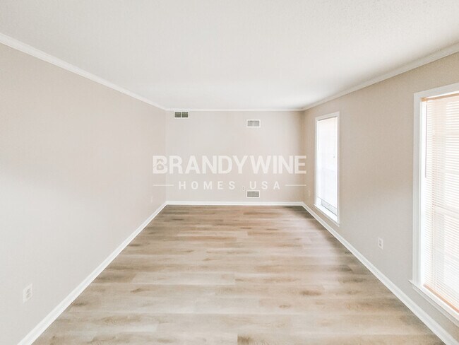 Photo - 4059 Brompton Rd