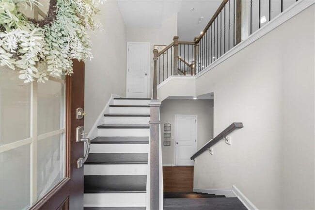 Photo - 324 Commons Ave