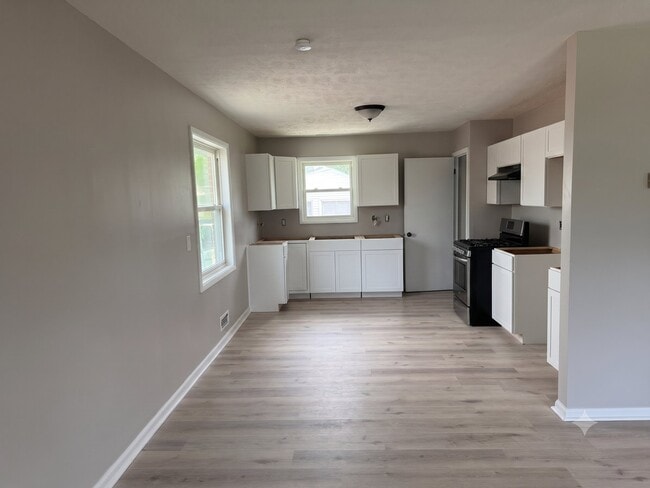 Photo - 15917 Steinway Blvd