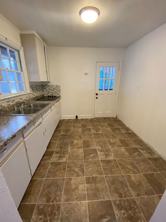 Photo - 2109 Thomas Ave