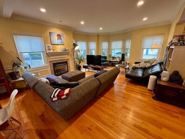 Photo - 20 5th Ave