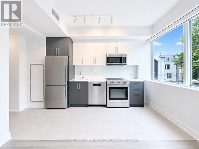 Photo - 664 Spadina Ave. Unit 204