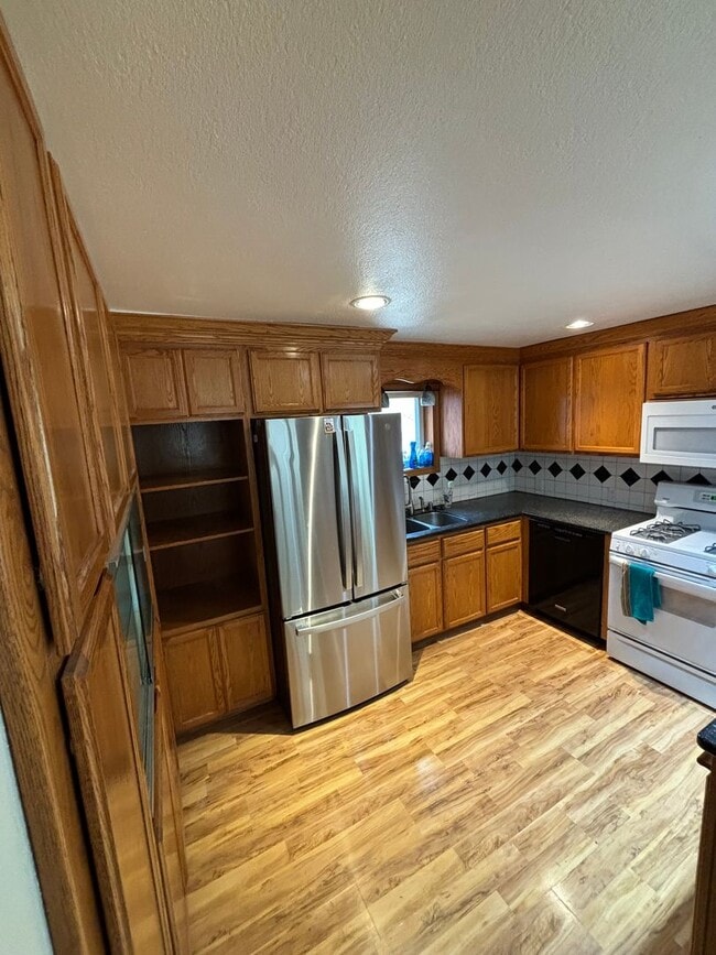 Photo - 2000 Steese Hwy Unit 1