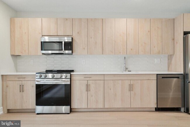 Photo - 922 N Broad St Unit 1 BEDROOM - 3RD FL