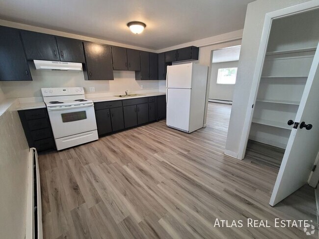 Building Photo - 1 MONTH FREE!! AVAILABLE NOW!!  2-Bedroom ... Unit B Rental