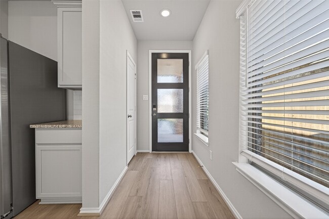 Photo - 1011 Shl Crk Trl