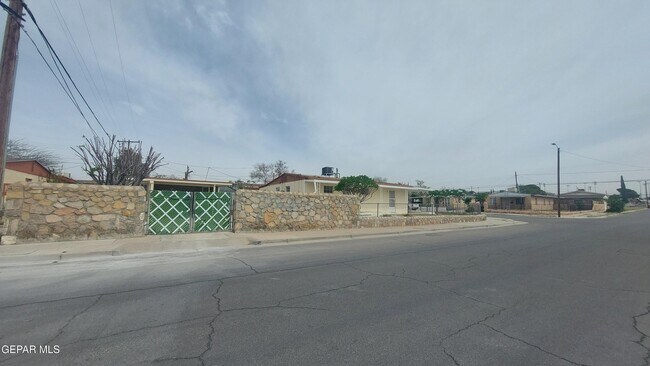 Photo - 675 Santa Barbara Dr