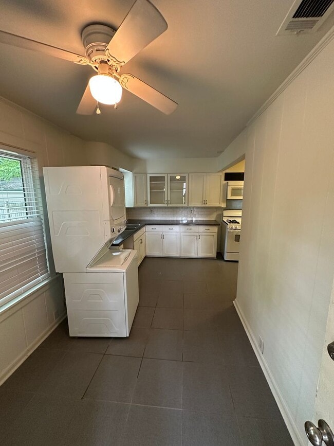 Photo - 2888 Midland Ave