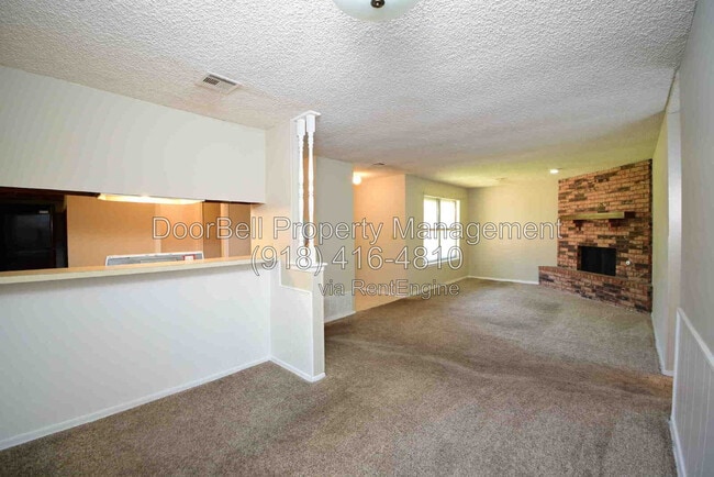 Photo - 740 W Commercial St