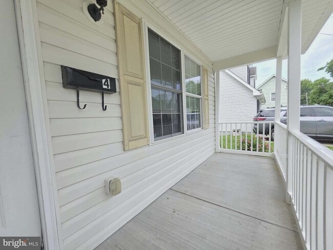 Photo - 4 W Grove St