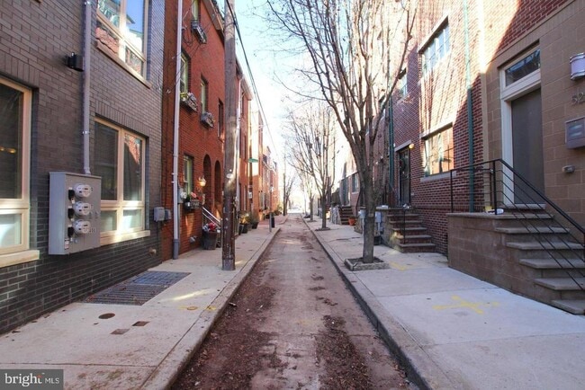 Building Photo - 522 Montrose St Unit A