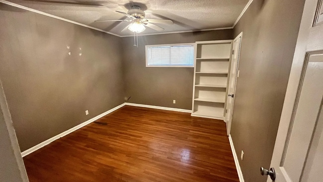 Photo - 4 Bed / 2 Bath Home with Fenced Backyard