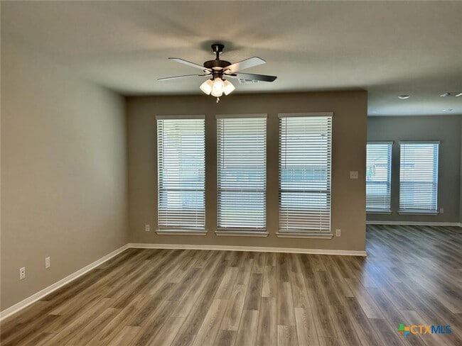 Building Photo - 10211 Six Shooter Ln