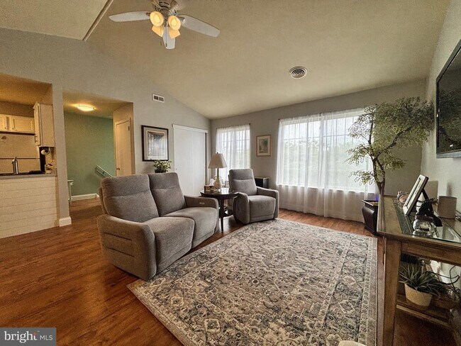 Photo - 711 Wexford Way