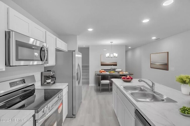 Photo - 832 Hartshill Pl