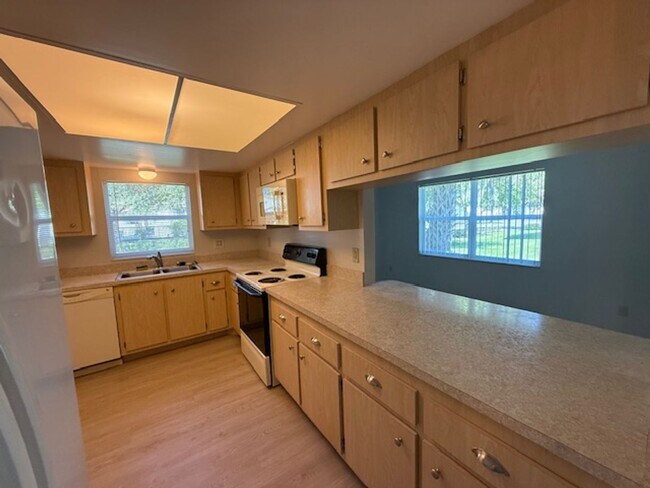 Photo - 2bedroom 2bath updated end unit condo on f... Unit A
