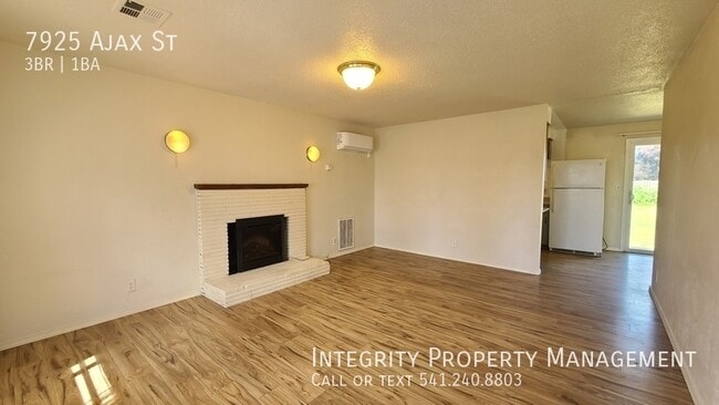 Photo - 7925 Ajax St