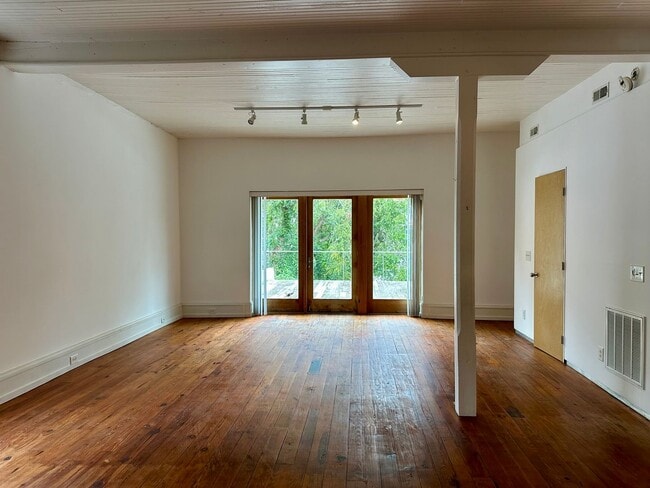 Building Photo - 103 S Main St Unit 103 S. Main Street  2A