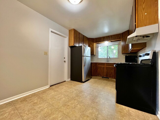 Photo - Great 2-Bed, 1-Bath Duplex Townhome Unit in Central...
