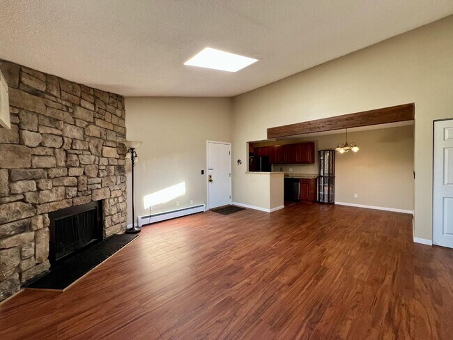 Building Photo - Top floor condo with included garage! Unit #13-202