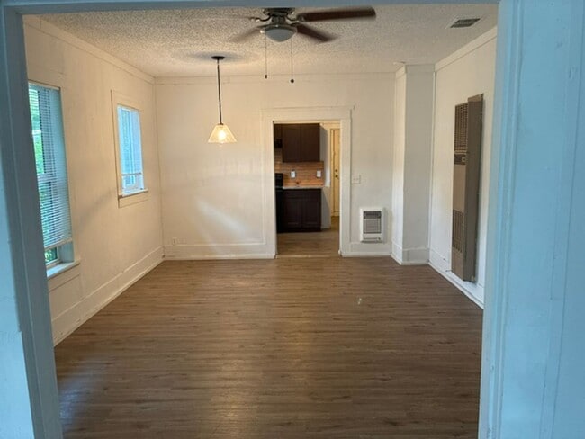 Photo - 3905 Stuart St