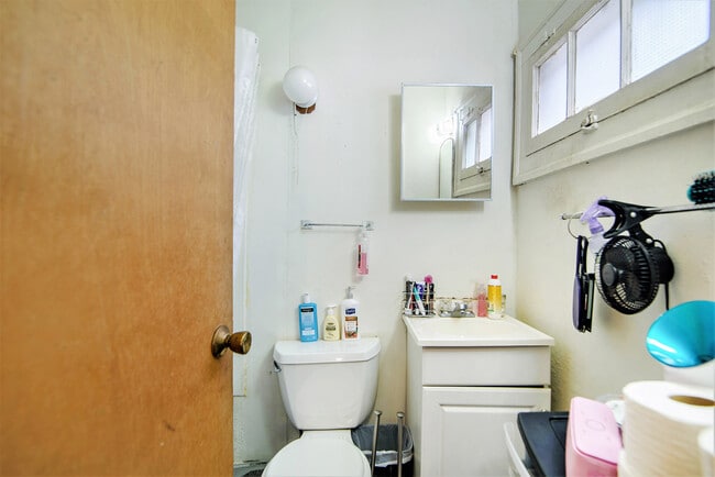 Photo - 428 S Division St Unidad 1