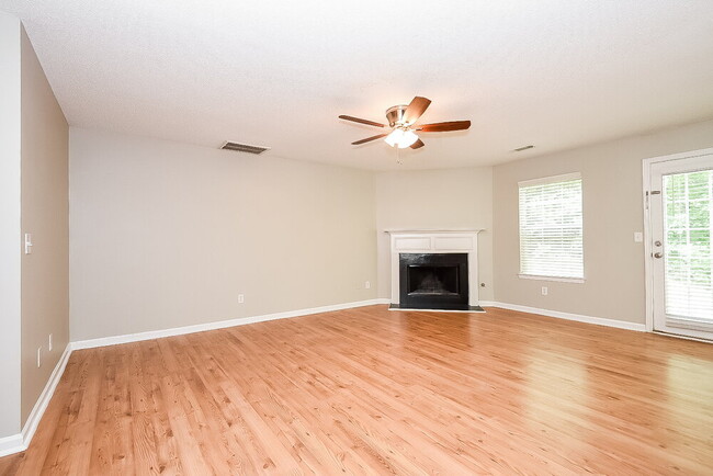 Photo - 123 Hidden Creek Dr