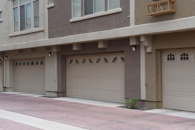 Photo - 900 S 94th St
