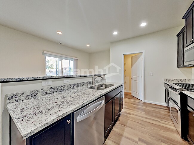 Photo - 557 McKinley St