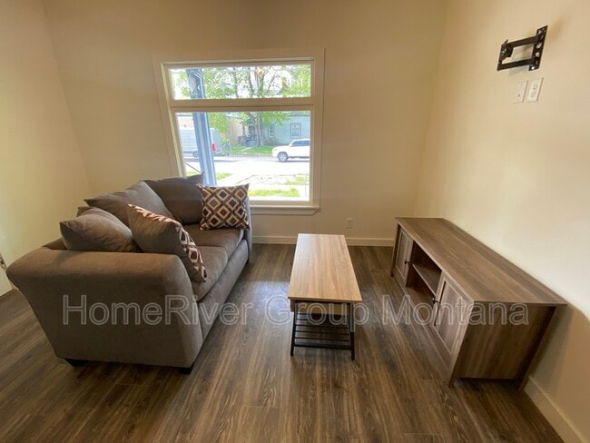 Photo - 508 S 3rd St W