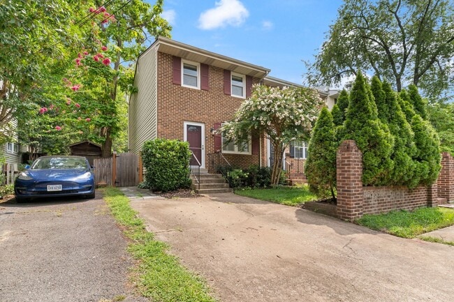 Photo - 1723 Price St