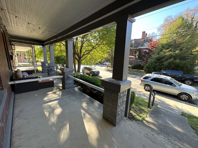 Photo - Dennison Ave 866-868 CR Unidad 868 - 868.5