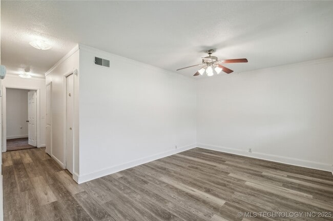 Photo - 2219 S Park St