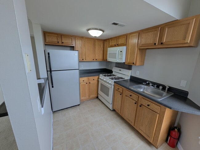 2747-2749 Arsenal Street - 2747-2749 Arsenal Street Apartment Unit 2747