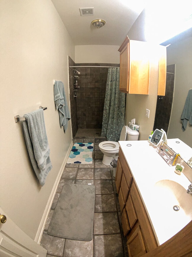 Photo - 1100 W 22nd St