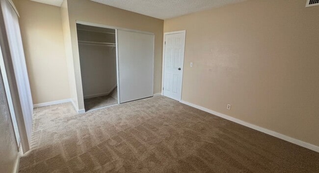 Photo - 2 BEDROOMS 1.5 BATHROOM TOWNHOUSE AVAILABLE FOR RENT JONES AND VEGAS DR !!!
