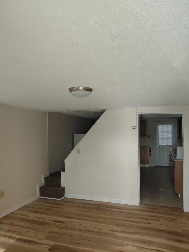 Photo - 6 W First St - 6 West First street