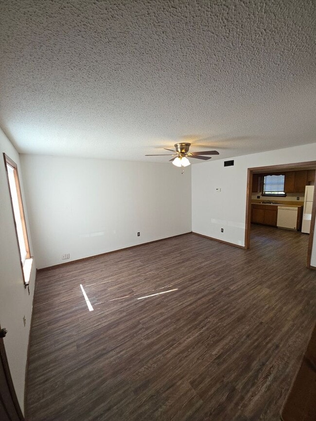 Photo - 602 W 6th St Unit E