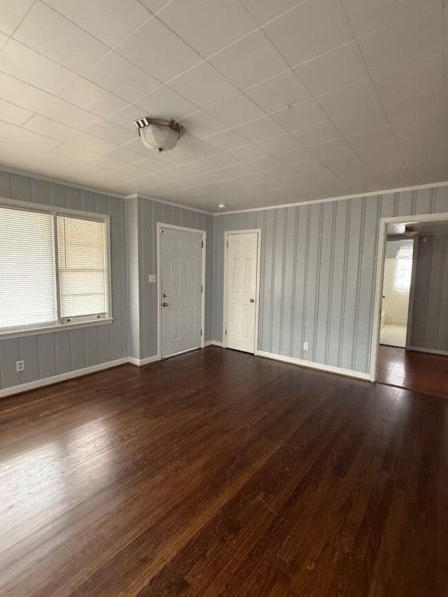 Photo - 1300 Woodland Dr