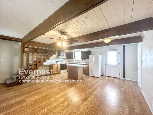 Building Photo - 801 W Navarro St Rental