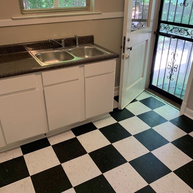 Photo - 1808-1810 Faxon Unit 1808 Faxon