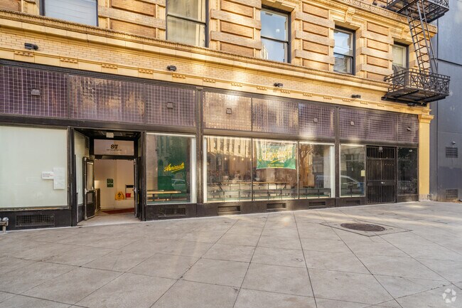 Entrada de tienda - The Book Concern Lofts