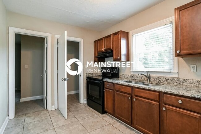 Photo - 3 Bedroom Pet-Friendly Home in Charlotte, NC with Main Street Renewal