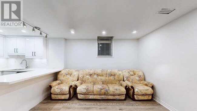 Photo - 719 Shanahan Blvd