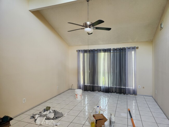 Building Photo - 443 Capehill Dr