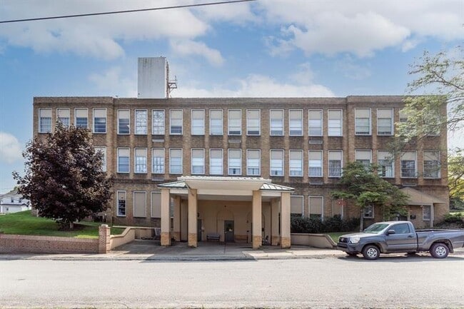 Photo - 300 Union St