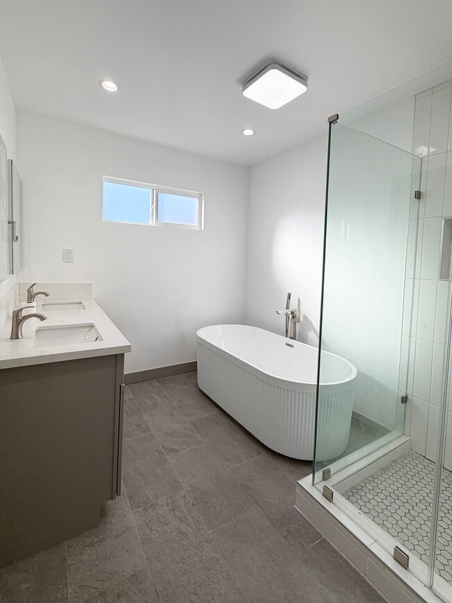 Master Bathroom - 626 N Irena Ave