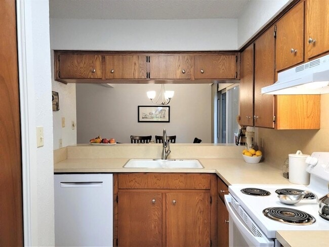 Photo - 6904 Argonne Forest Cove Unidad A