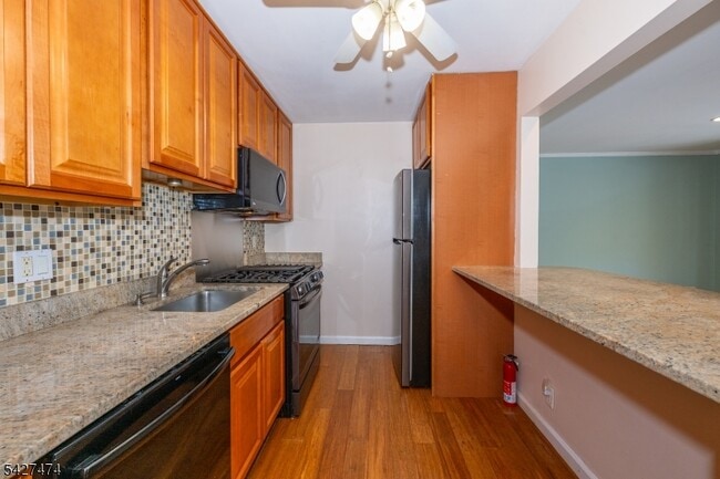 Photo - 50 W Lindsley Rd