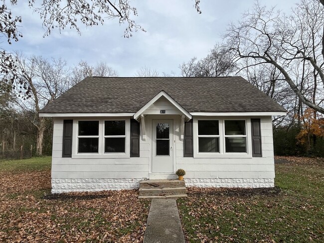 Building Photo - Great 2 Bed 1 Bath Home near MTSU!